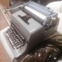 Macchina da scrivere olivetti