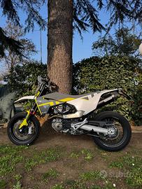 husvquarna 701 supermoto anno 2020