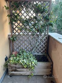 Fioriera in legno con grigliato integrato