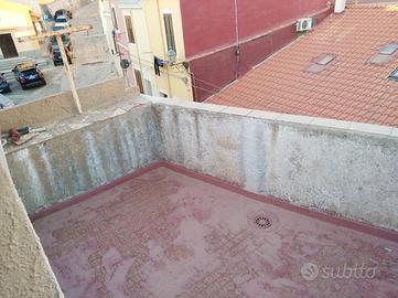 Casa indipendente con terrazza e magazzino