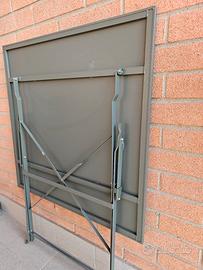 Tavolino metallo verde oliva 