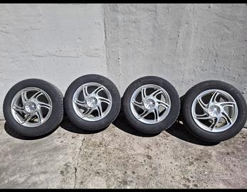 Cerchi in lega con gomme