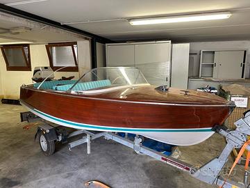 Barca in legno tipo riva