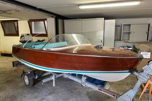 Barca in legno tipo riva