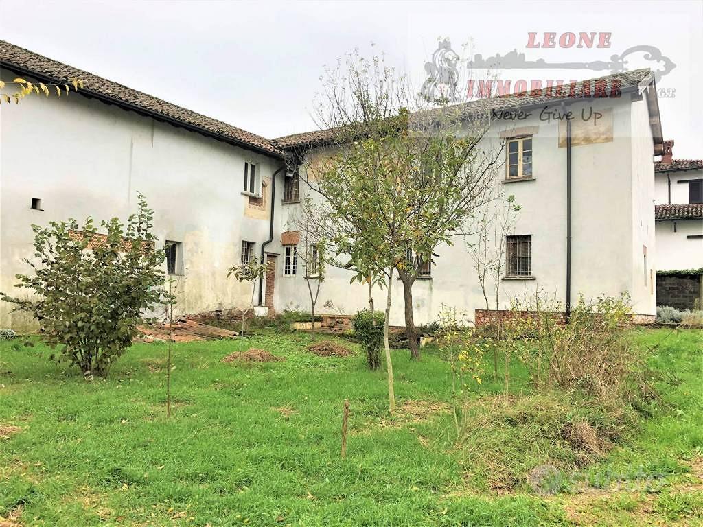 Rustico / Casale di 210 m² con più di 5 locali a M - Vista 4