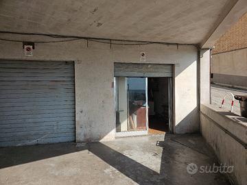 AMPIO GARAGE /MAGAZZINO /LABORATORIO