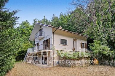 Villa di 180 m² con più di 5 locali a Carpineto de