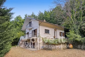 Villa di 180 m² con più di 5 locali a Carpineto de