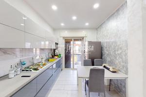 Casoria, luminoso appartamento, piano alto con asc