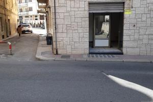 Locale commerciale 25 mq. ad angolo zona centrale