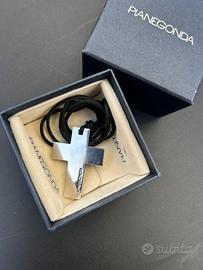 Ciondolo croce Pianegonda con scatola