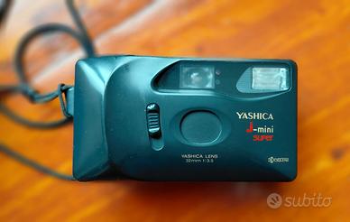 fotocamera compatta a pellicola Yashica