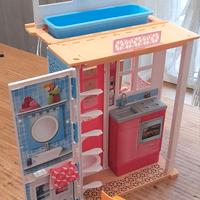 Casa di Barbie portatile con piscina