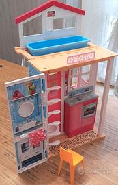 Casa di Barbie portatile con piscina