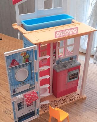 Casa di Barbie portatile con piscina