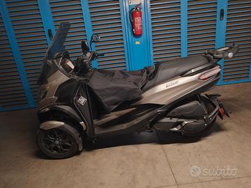 MP3 400 hpe abs 2023 piaggio pat.B 4.500 km