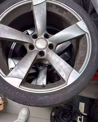 Cerchi in lega Audi Rotor R19 con pneumatici