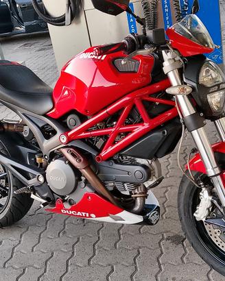 Ducati Monster 796