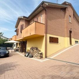 Villa di pregio con taverna e scoperto, N/372