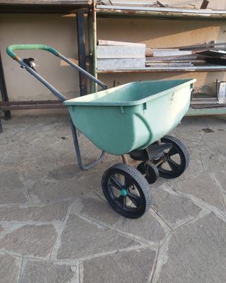 CARRELLO SPANDISEMENTE E CONCIME