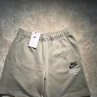 Pantaloncini nike colore verde taglia S