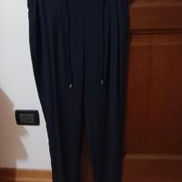 pantaloni colore blu scuro