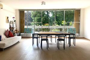 Spazio immerso nella luce e nel verde