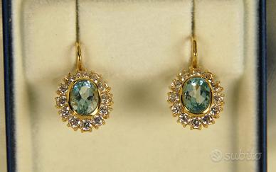 Orecchini a monachella in oro e topazzi