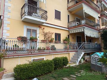 Appartamento rialzato con girardino