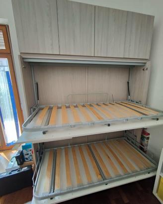 Mobile letto a scomparsa con due letti singoli