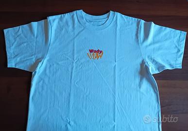 2x Magliette Wudy AIA con logo e frasi simpatiche