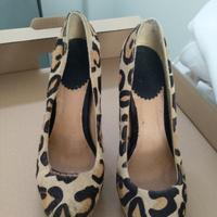 Scarpe leopardate probabilmente in cavallino