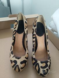 Scarpe leopardate probabilmente in cavallino