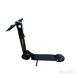 Monopattino elettrico MomoDesign Revo 11