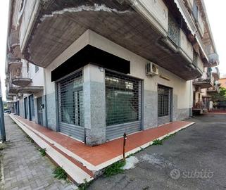 Bottega 70 mq circa con tre punti luce aci catena