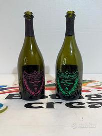 Bottiglie vuote luminose domperignon verde e rosa