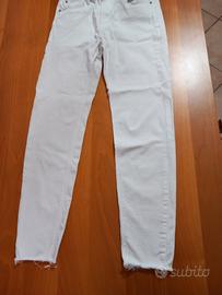 jeans bianchi elasticizzati Stradivarius Abbigliamento e Accessori In vendita a Cremona