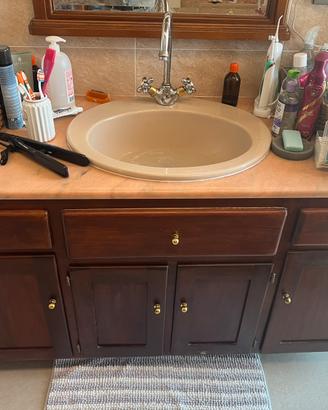 Mobile bagno in legno massello e piano in marmo