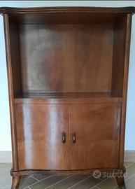 Mobiletto con vano a giorno"