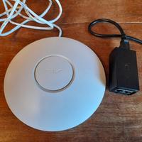 Access point Ubiquiti UniFi AP LR con injector PoE