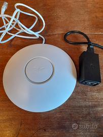 Access point Ubiquiti UniFi AP LR con injector PoE