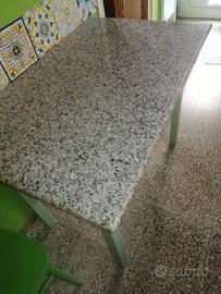 Tavolo con marmo
