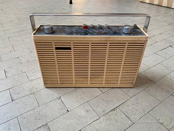 Radio vintage Mivar R44 (1976) design italiano