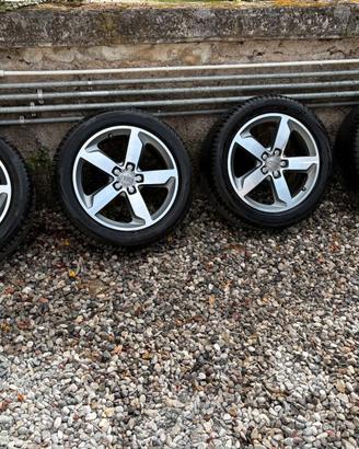 Cerchi originali Audi da 18" con gomme 4 stagioni