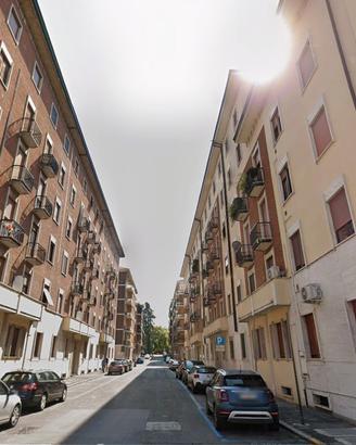 Stanza SINGOLA CON BALCONE IN CENTRO PIACENZA