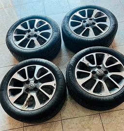 Cerchi in lega Opel Karl Rocks e gomme estive