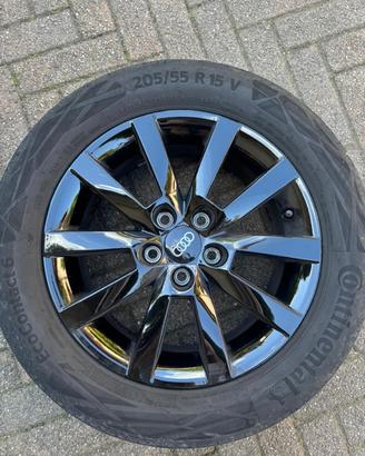 Set gomme e 4 cerxhi in lega Audi 15 Nero lucido