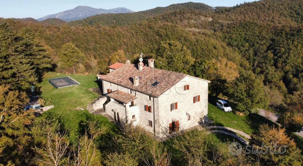 Rustico / Casale di 600 m² con più di 5 locali e p - Vista 2