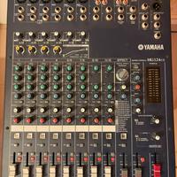 Mixer Yamaha MG124CX