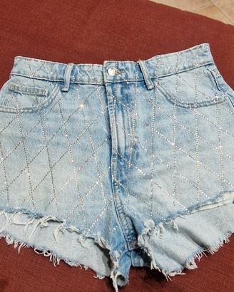 Pantaloncini jeans Zara con strass